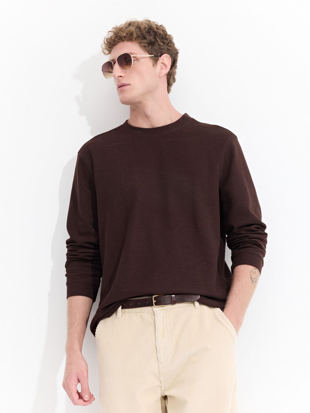 טי שירט שרוול ארוך עם טקסטורה