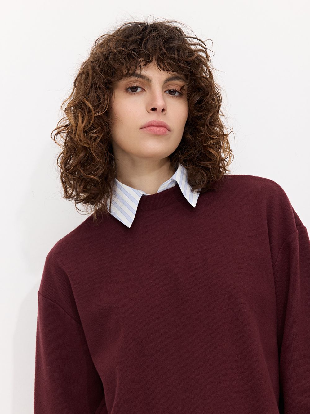 סווטשירט קל עם גולף בטקסטורה