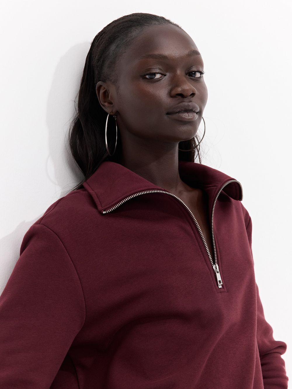 סווטשירט עם ריצ’רץ’ בצווארון