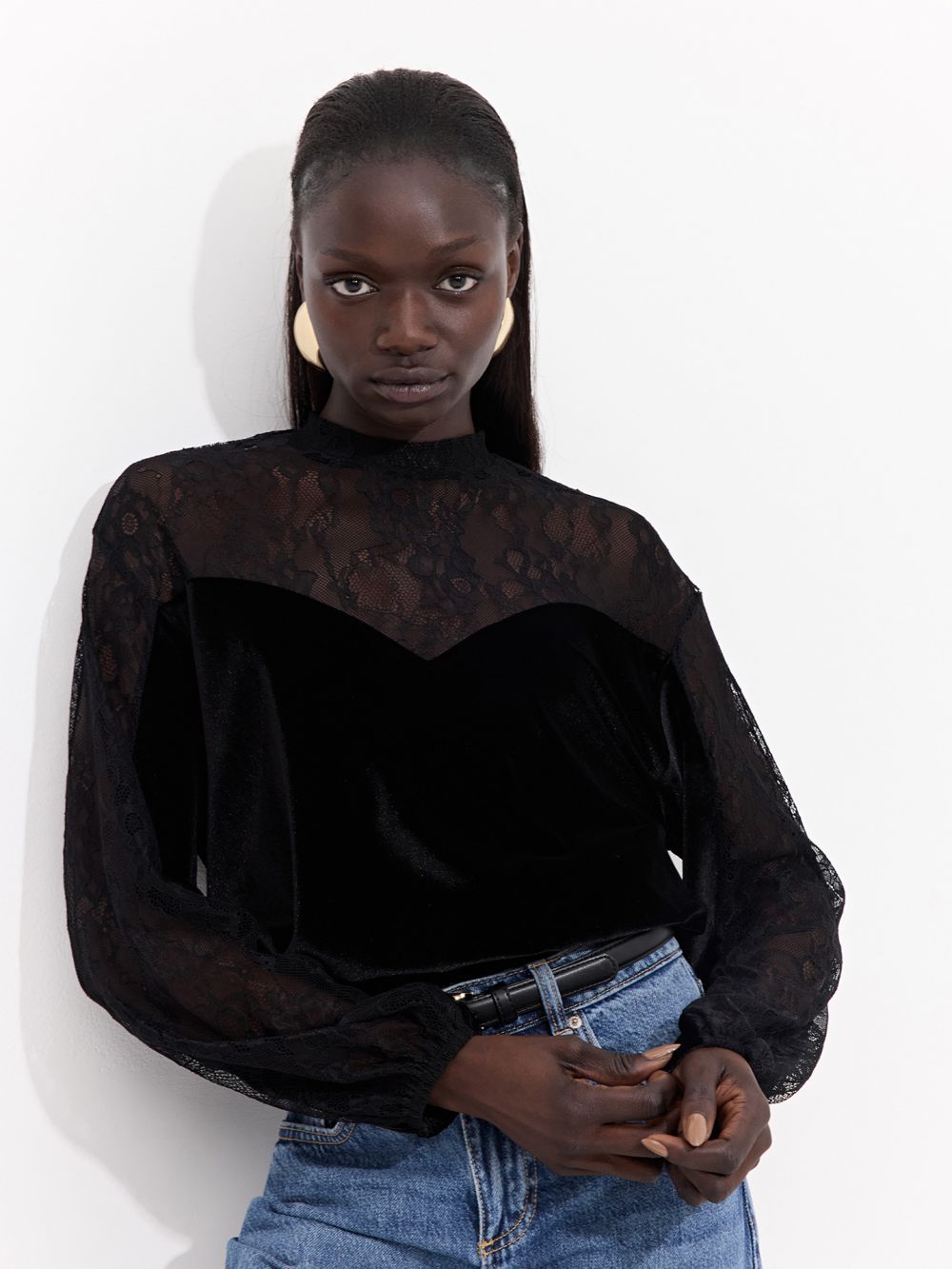 סווטשירט קטיפה משולב תחרה