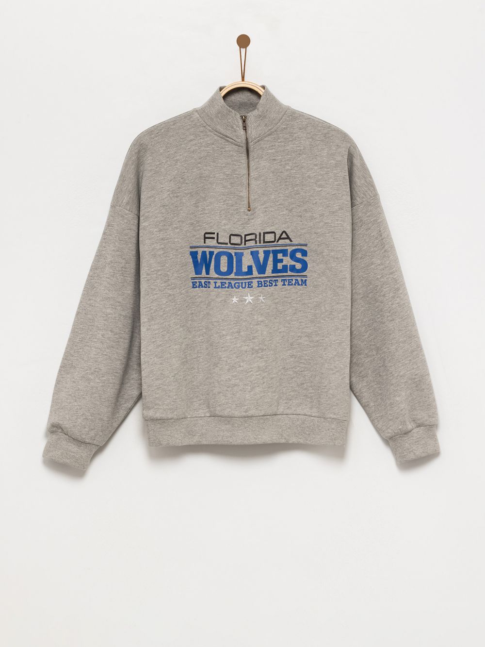 סווטשירט עם צווארון גבוה