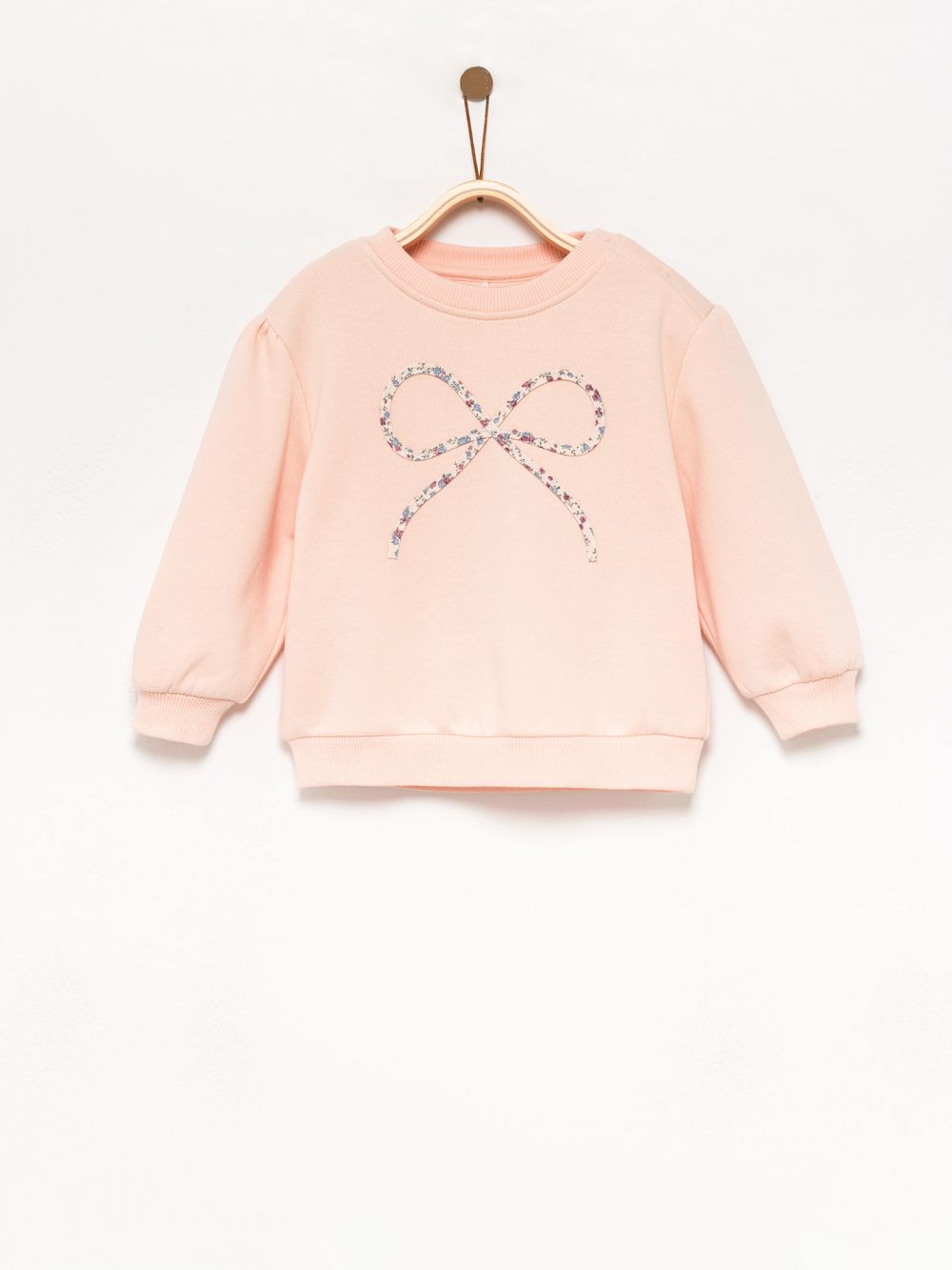 סווטישרט עם רקמה