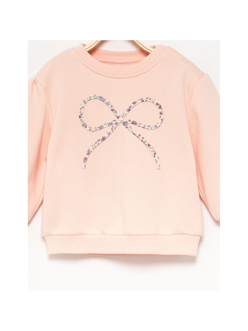 סווטישרט עם רקמה