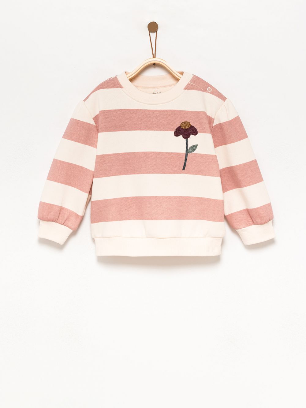 סווטישרט עם רקמה