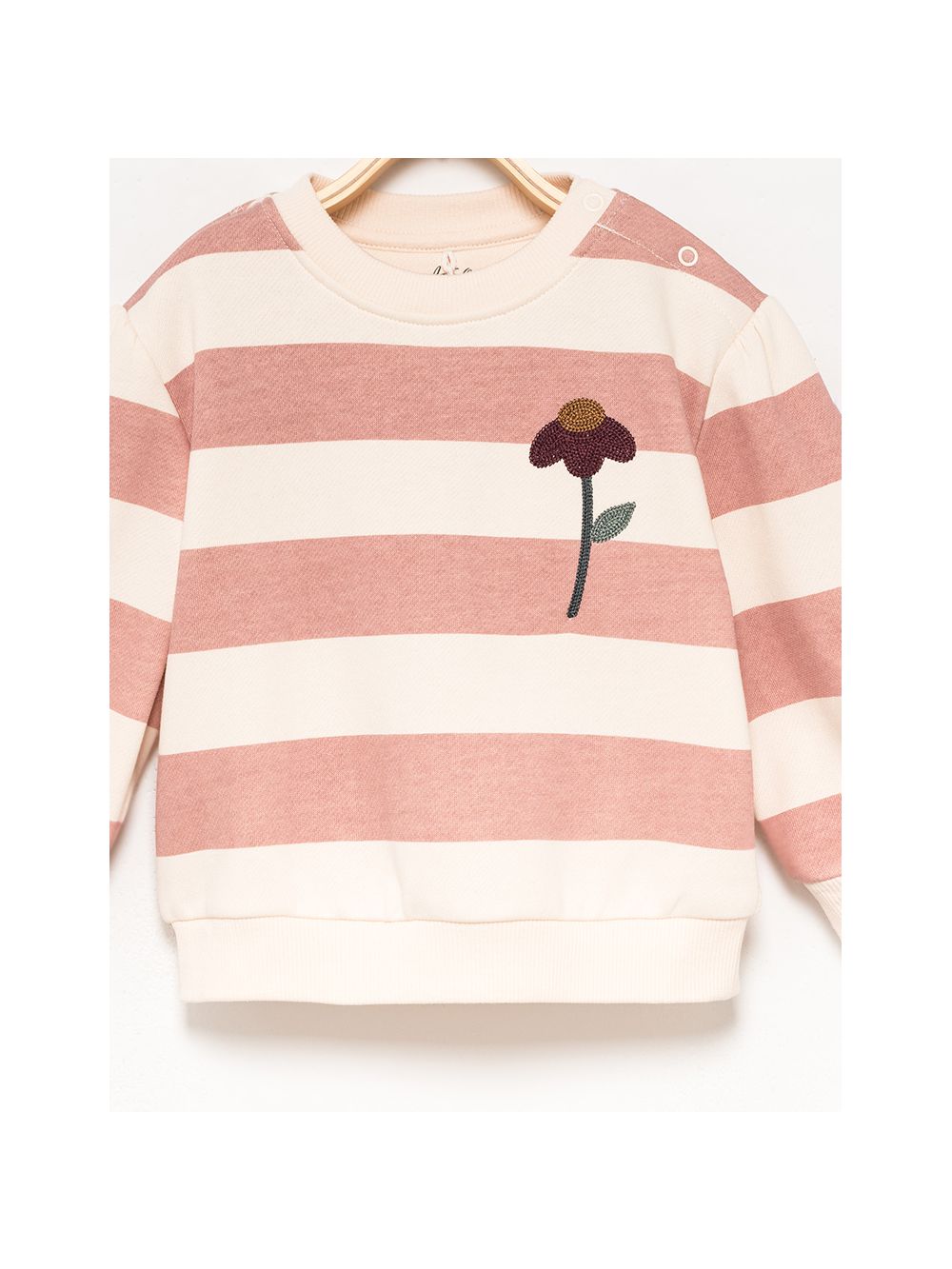 סווטישרט עם רקמה