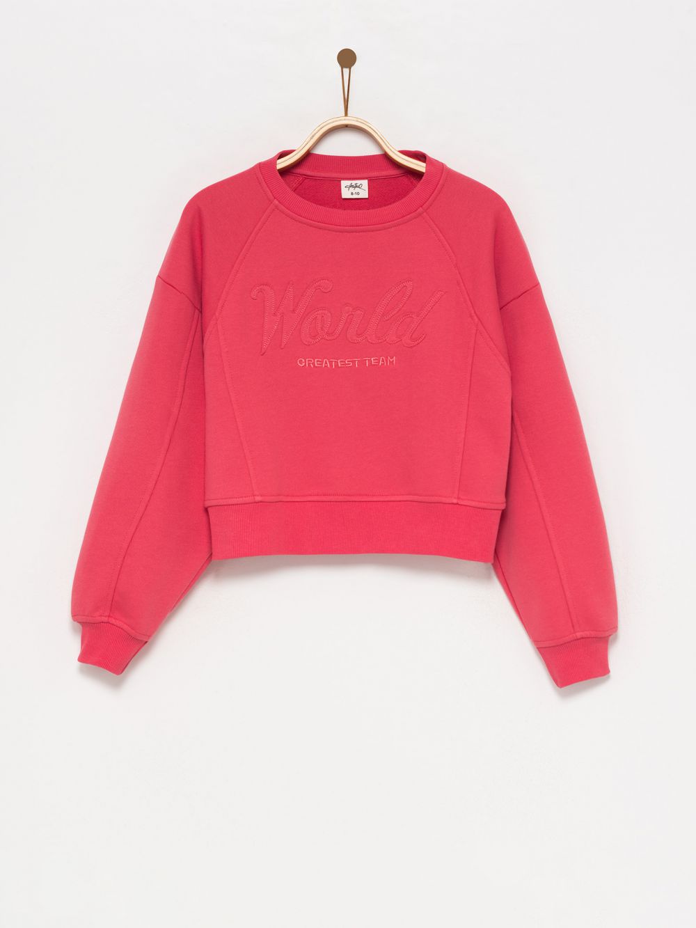 סווטשירט עם חיתוכים