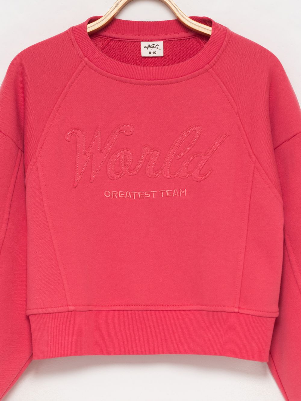 סווטשירט עם חיתוכים