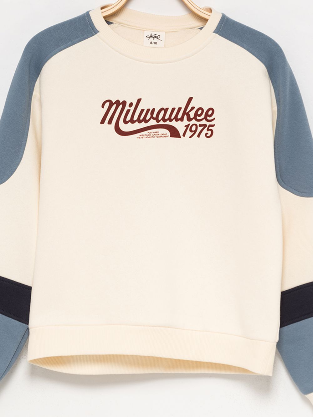 סווטשירט חתכים