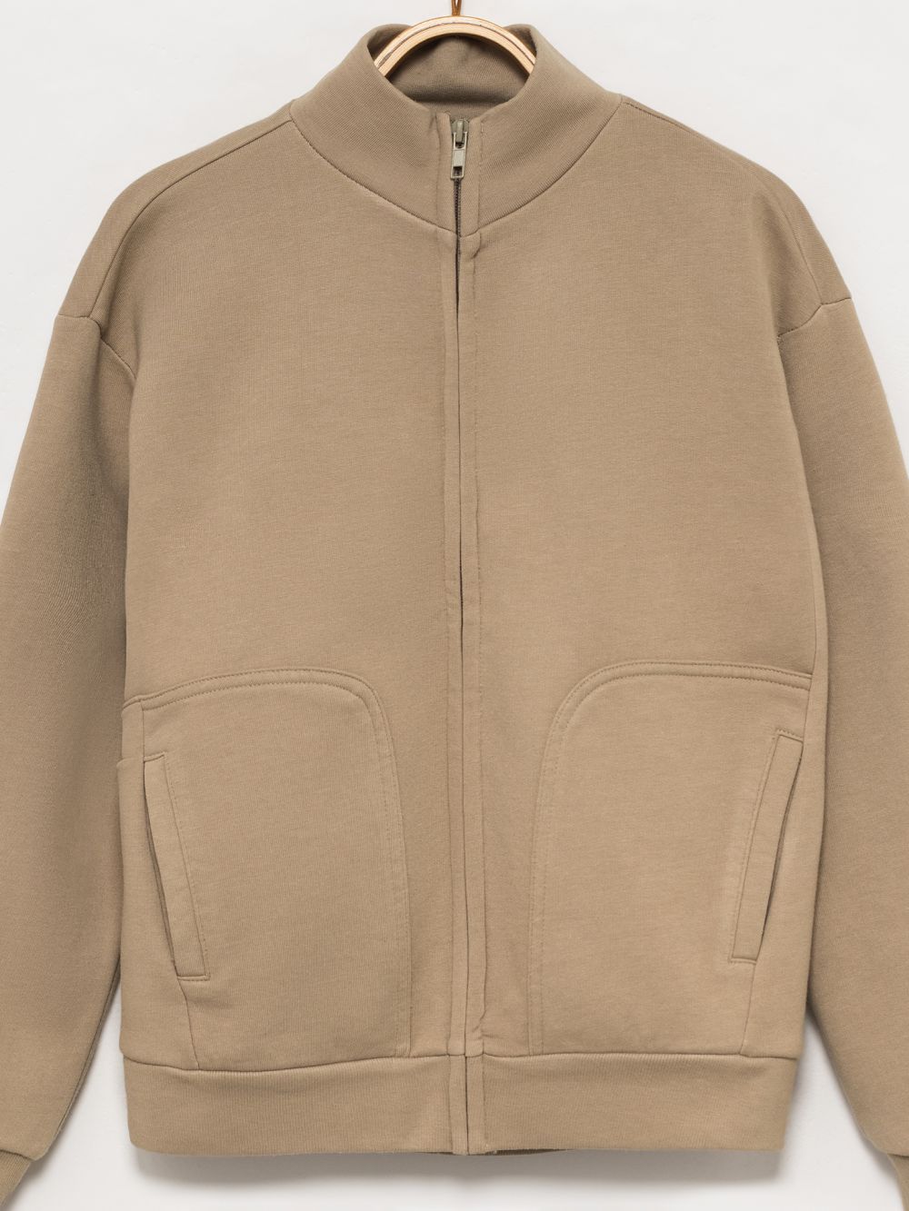 ג’קט עם כיסים קידמיים