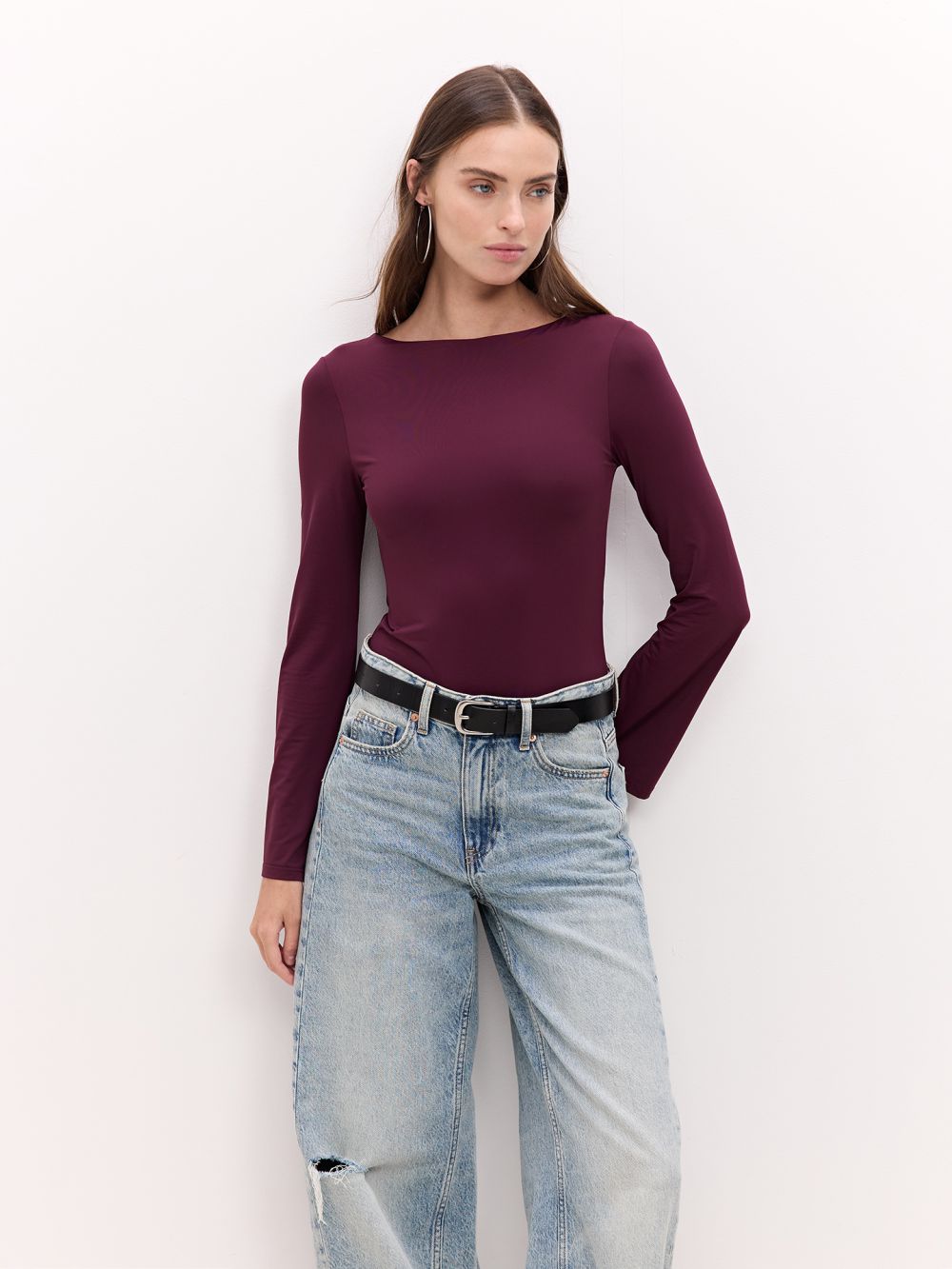 בגד גוף עם מפתח סירה ושרוולים מתרחבים