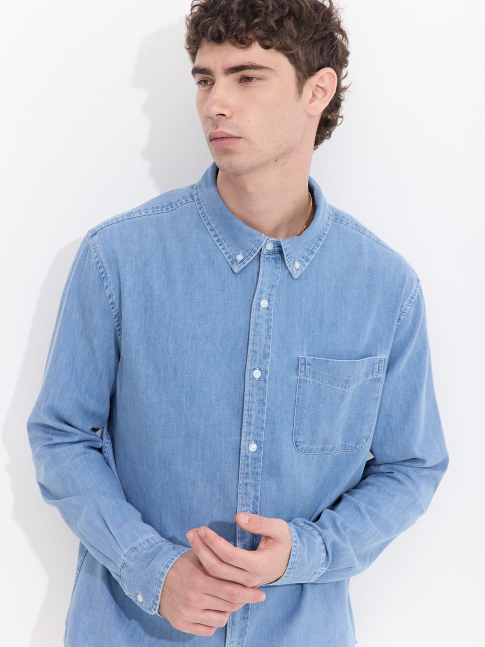 חולצת ג׳ינס מכופתרת