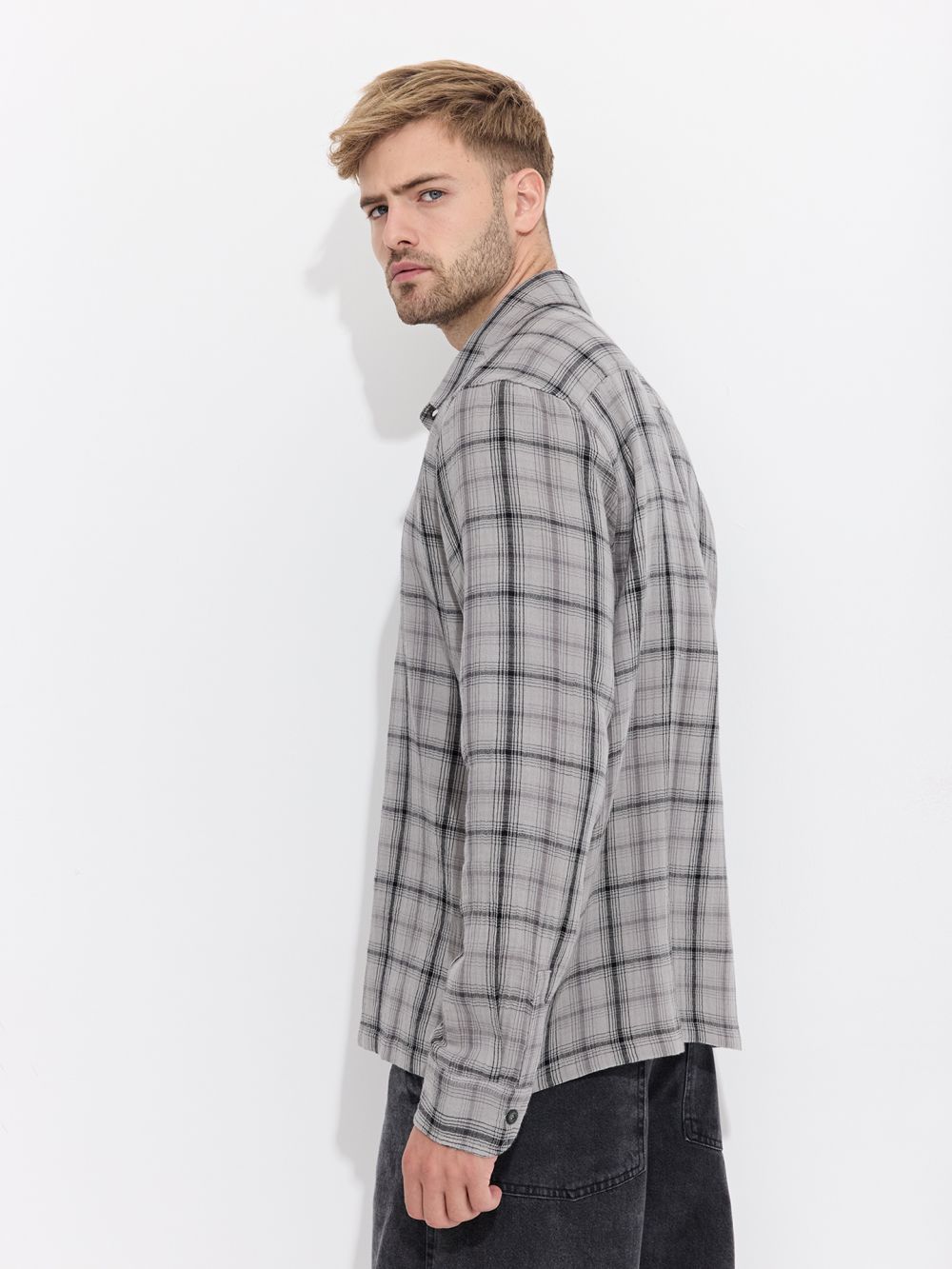 חולצה מכופתרת עם אפקט מקומט