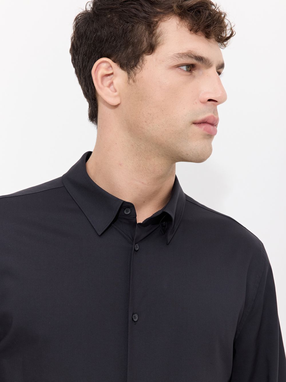 חולצה מכופתרת מחוייטת בגזרת SLIM