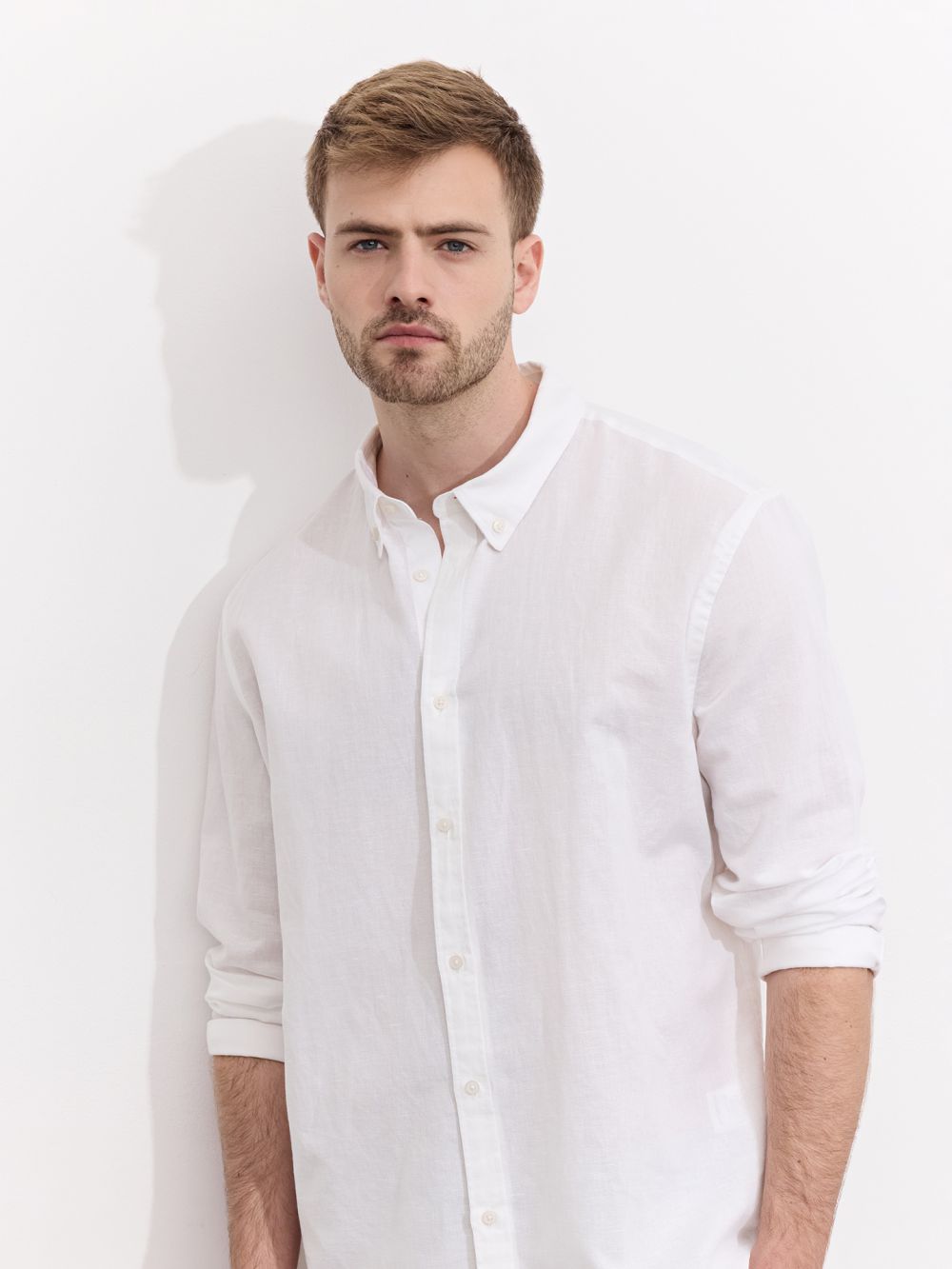 חולצה מכופתרת שטופה  מתערובת פשתן