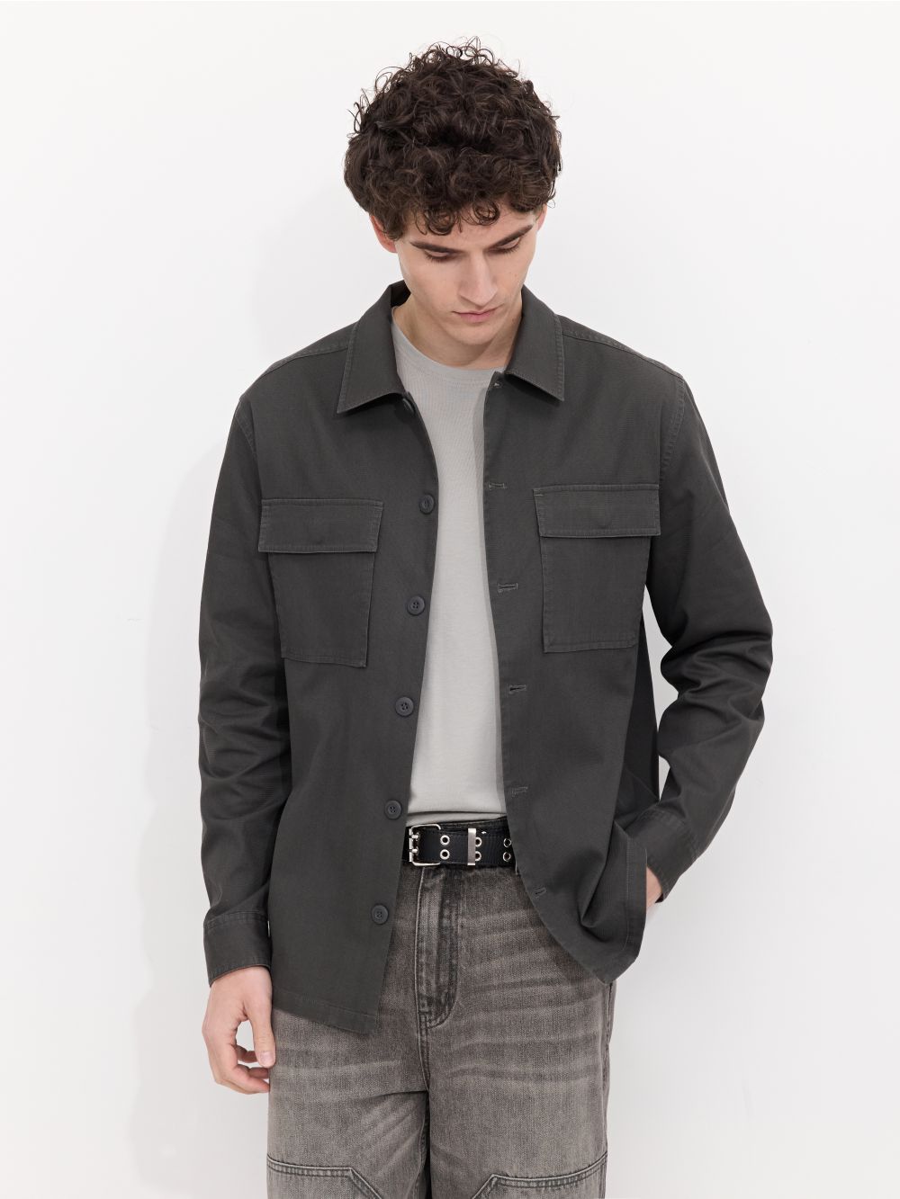 חולצה מכופתרת עם כיסים