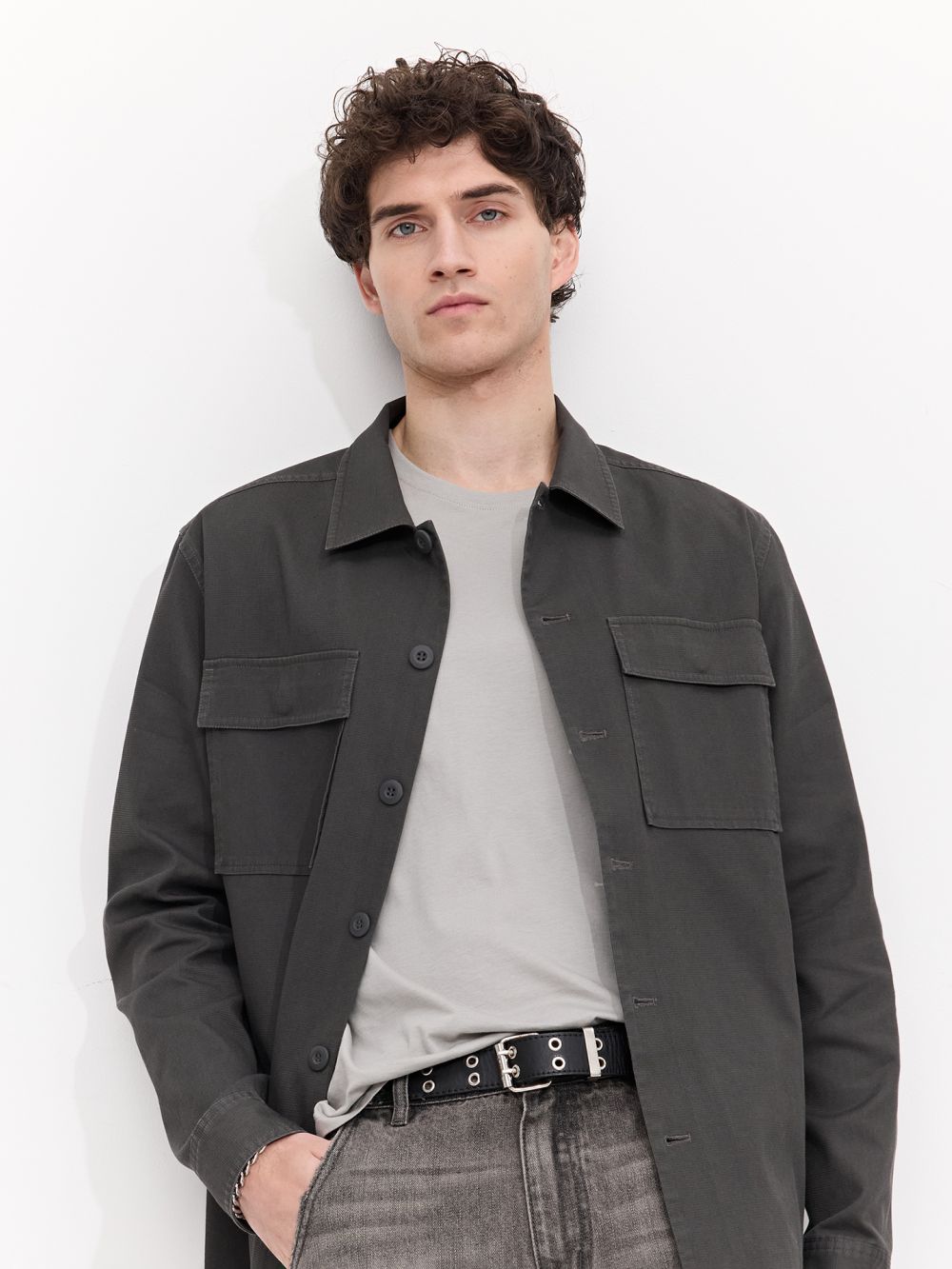 חולצה מכופתרת עם כיסים