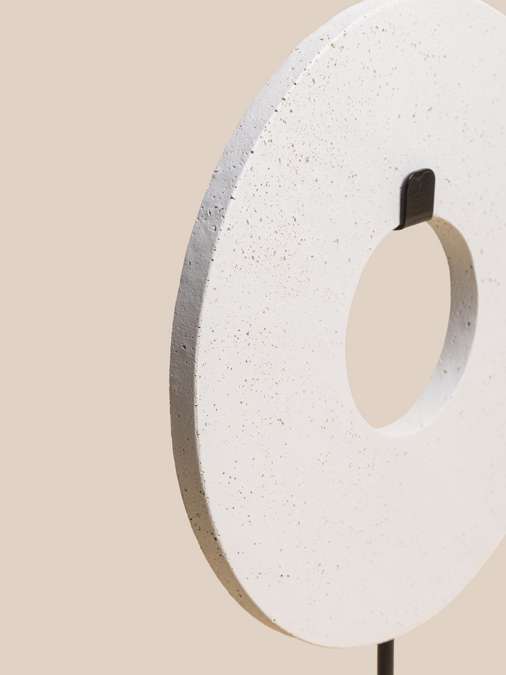 פסל עיגול על רגל 38.5CM