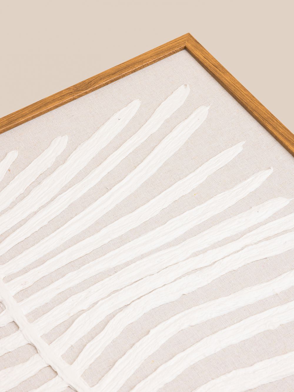 תמונה עם מסגרת עץ עלה