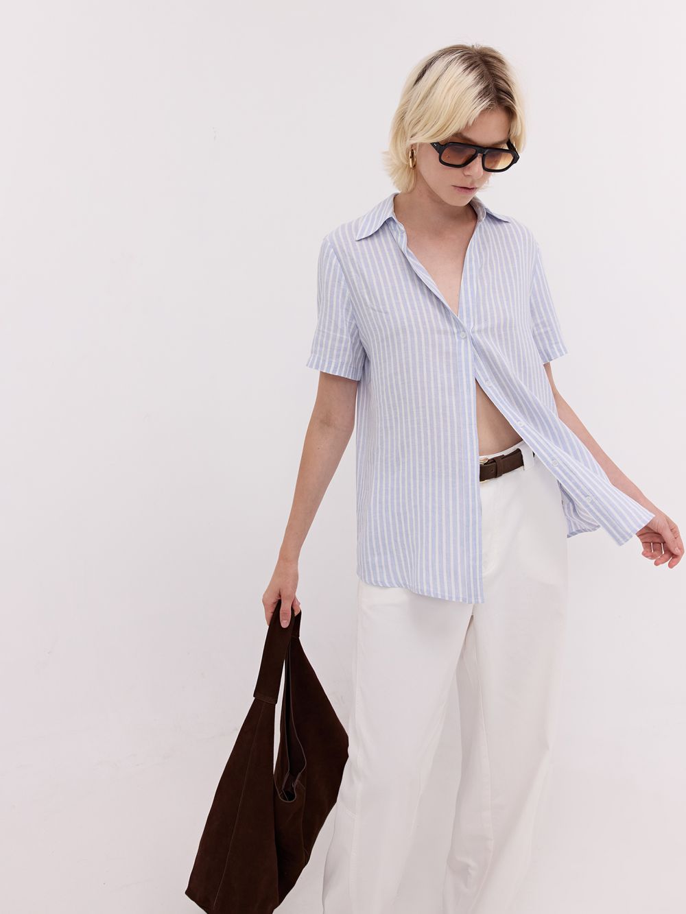 חולצה מכופתרת קצרה במראה פשתן