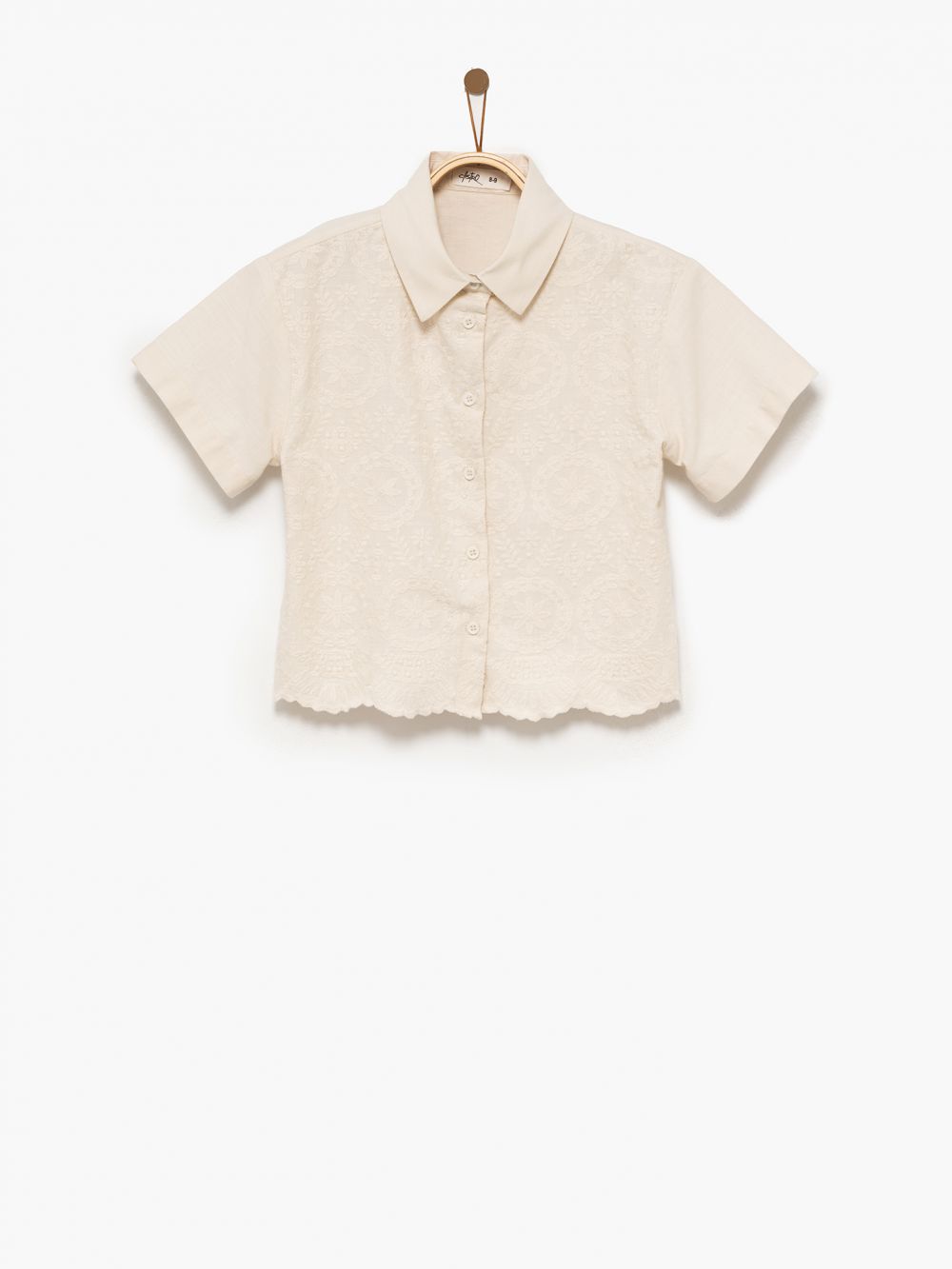 מכופתרת רקומה