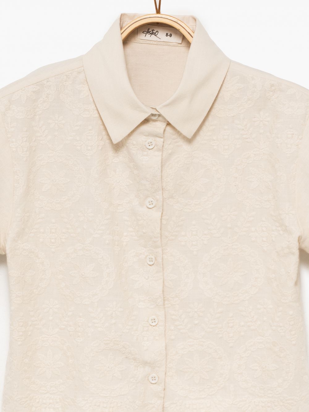 מכופתרת רקומה