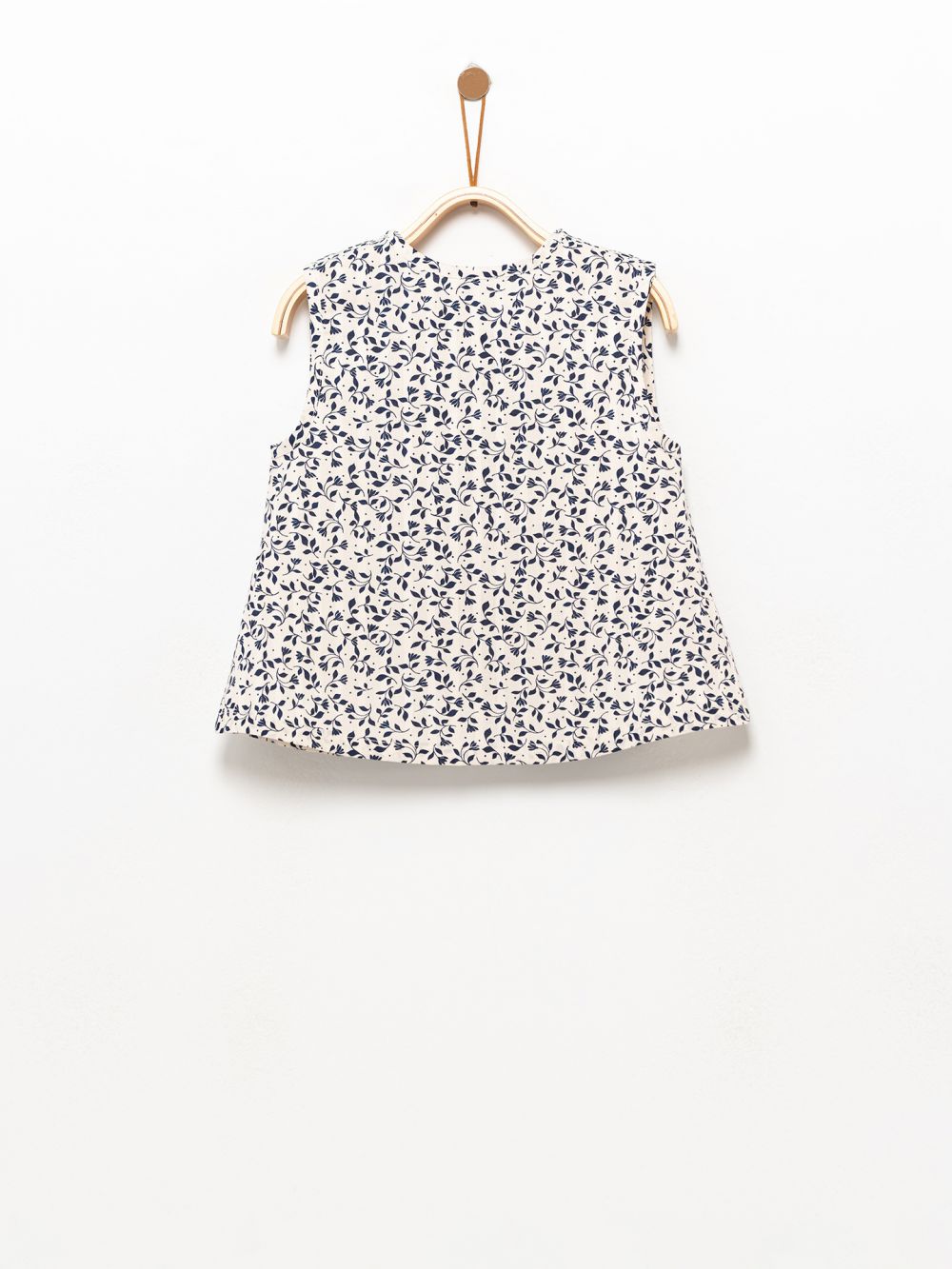 חולצה עם הדפס פרחוני