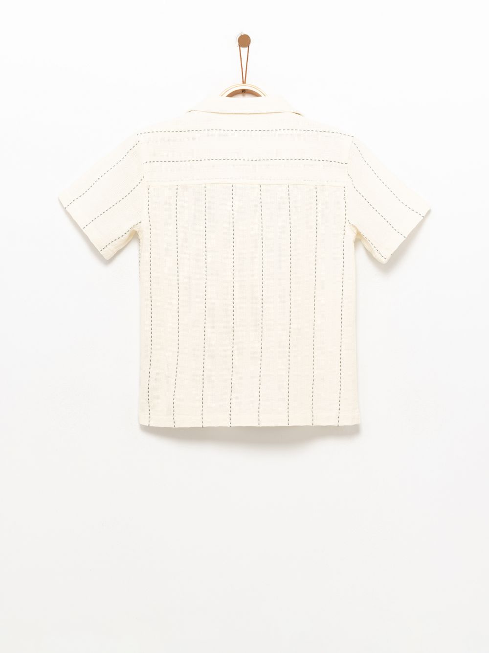 חולצה מכופתרת בד טקסטורה