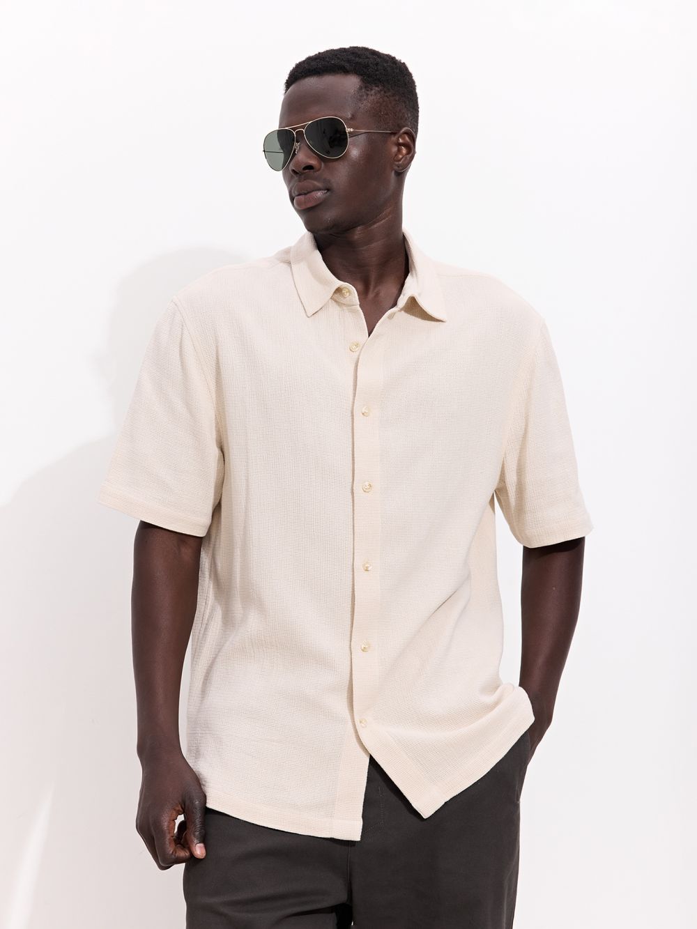 מכופתרת קצרה