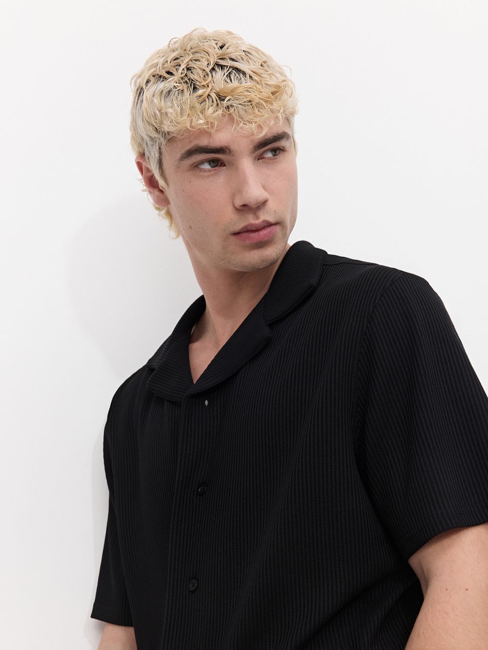 חולצת ריזורט עם טקסטורה