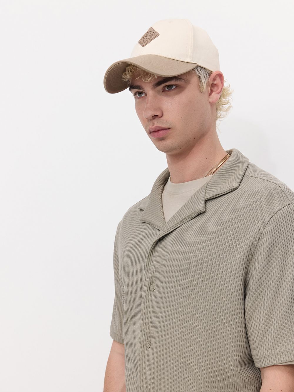 חולצת ריזורט עם טקסטורה