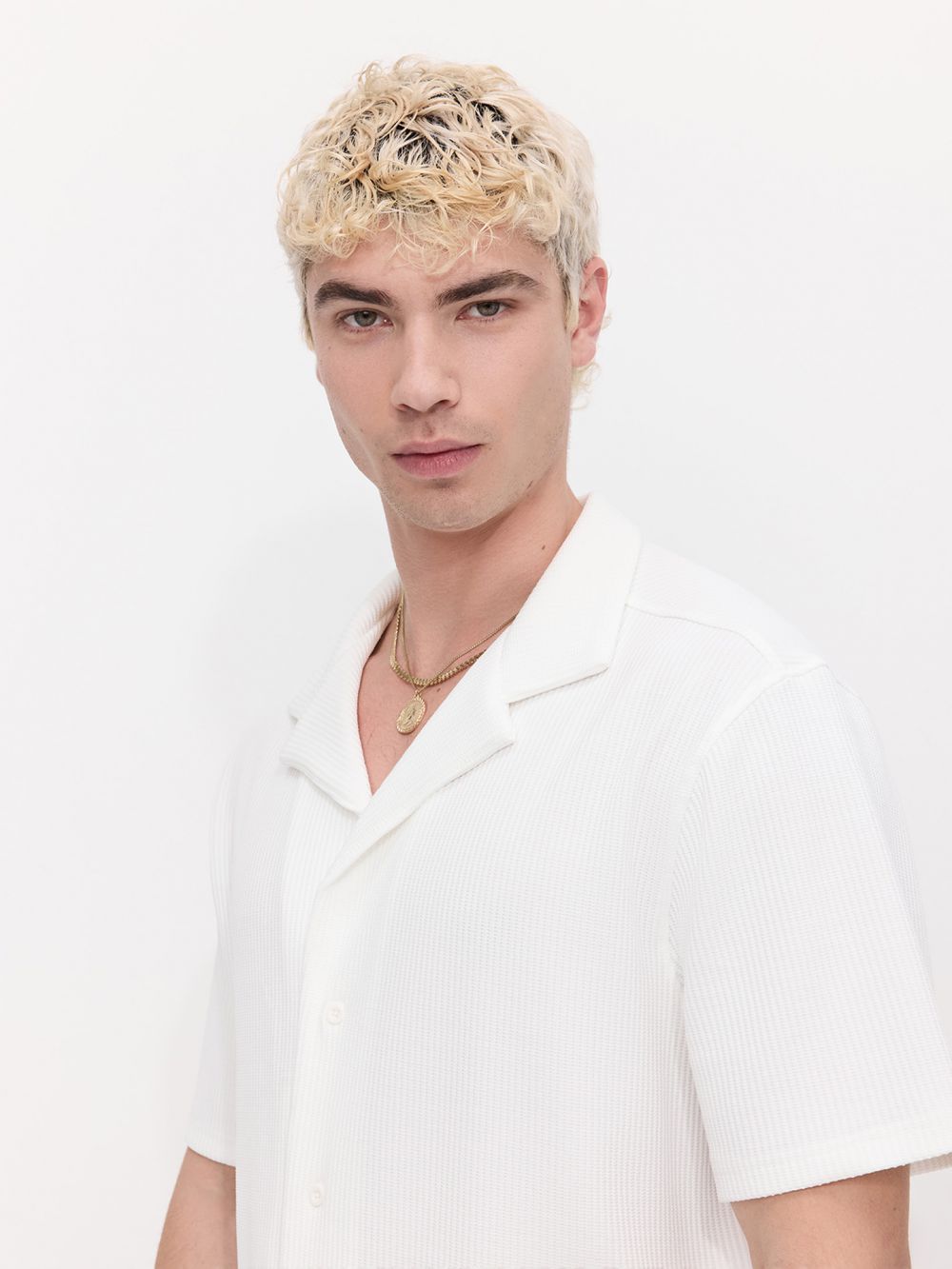 חולצת ריזורט עם טקסטורה