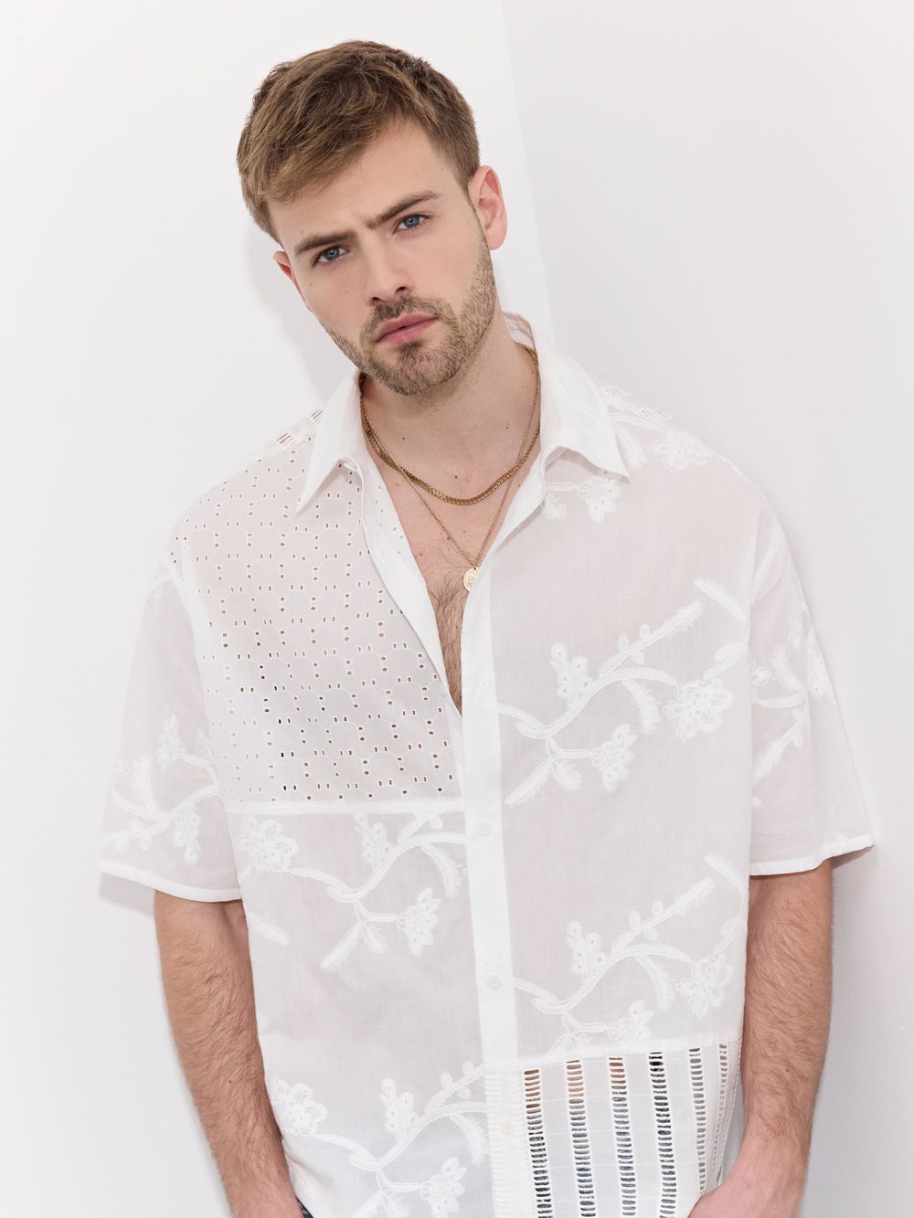 חולצה מכופתרת שרוול קצר רקומה