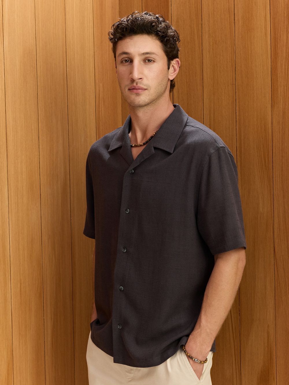 חולצת ריזורט עם טקסטורה