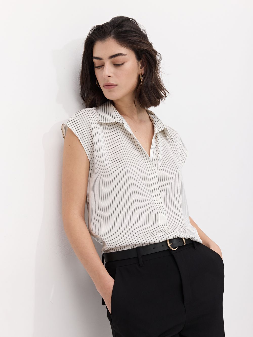 גופיית סאטן מכופתרת