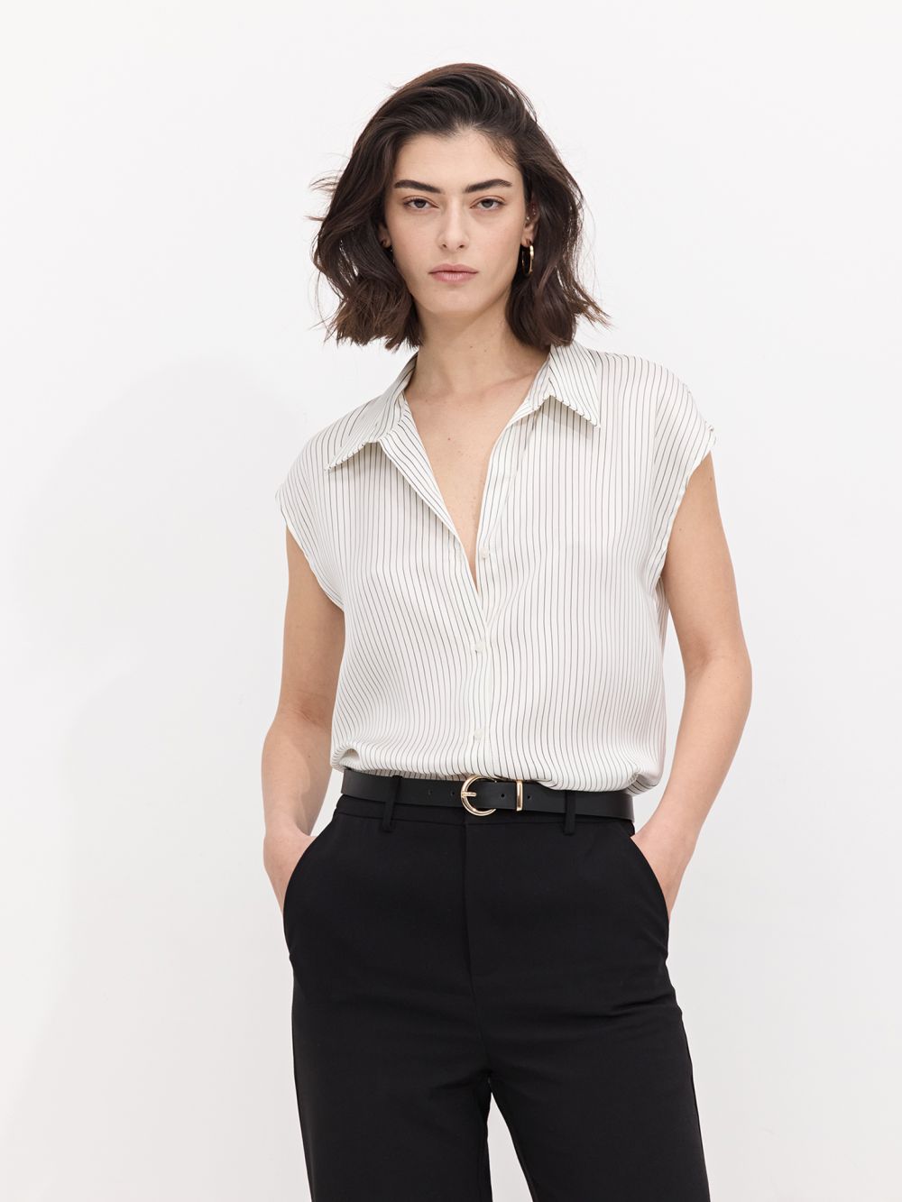 גופיית סאטן מכופתרת