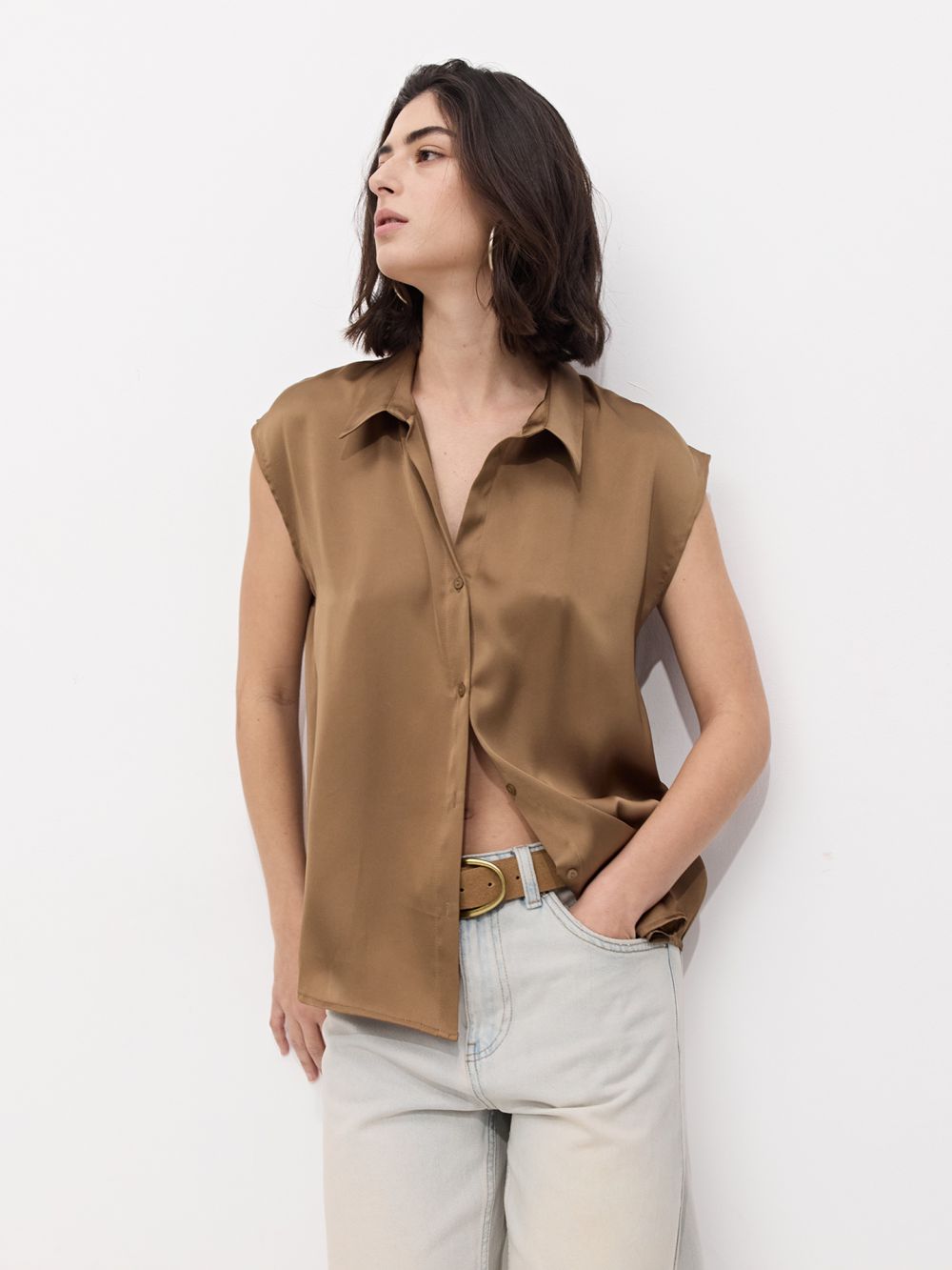 גופיית סאטן מכופתרת