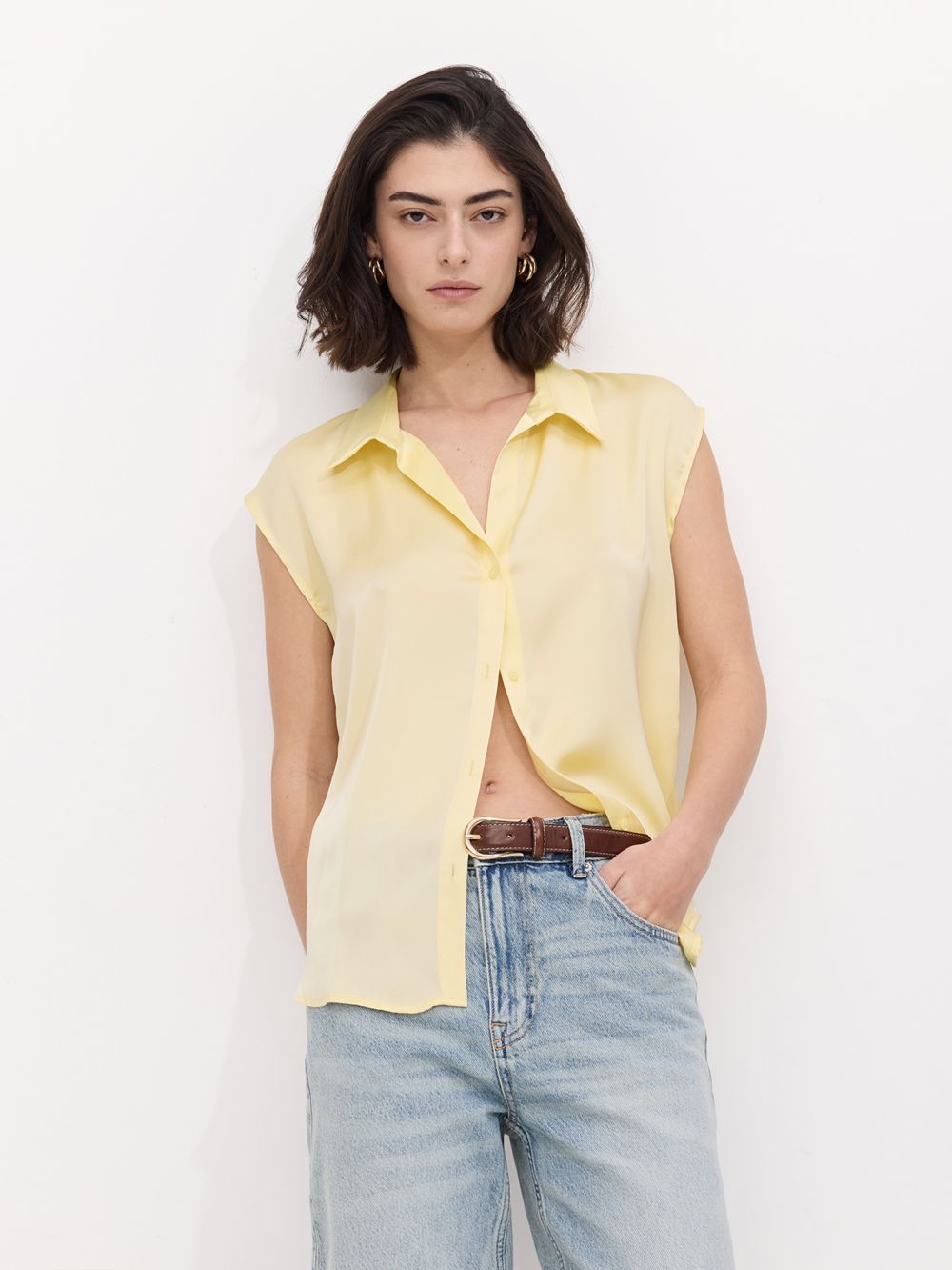 גופיית סאטן מכופתרת