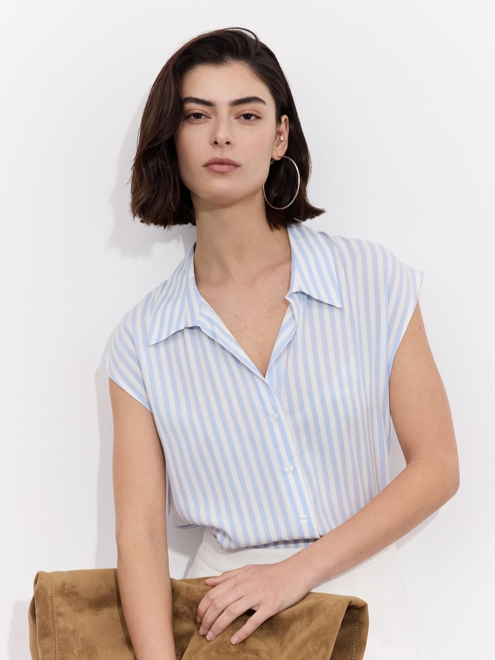 גופייה מכופתרת מבד נשפך