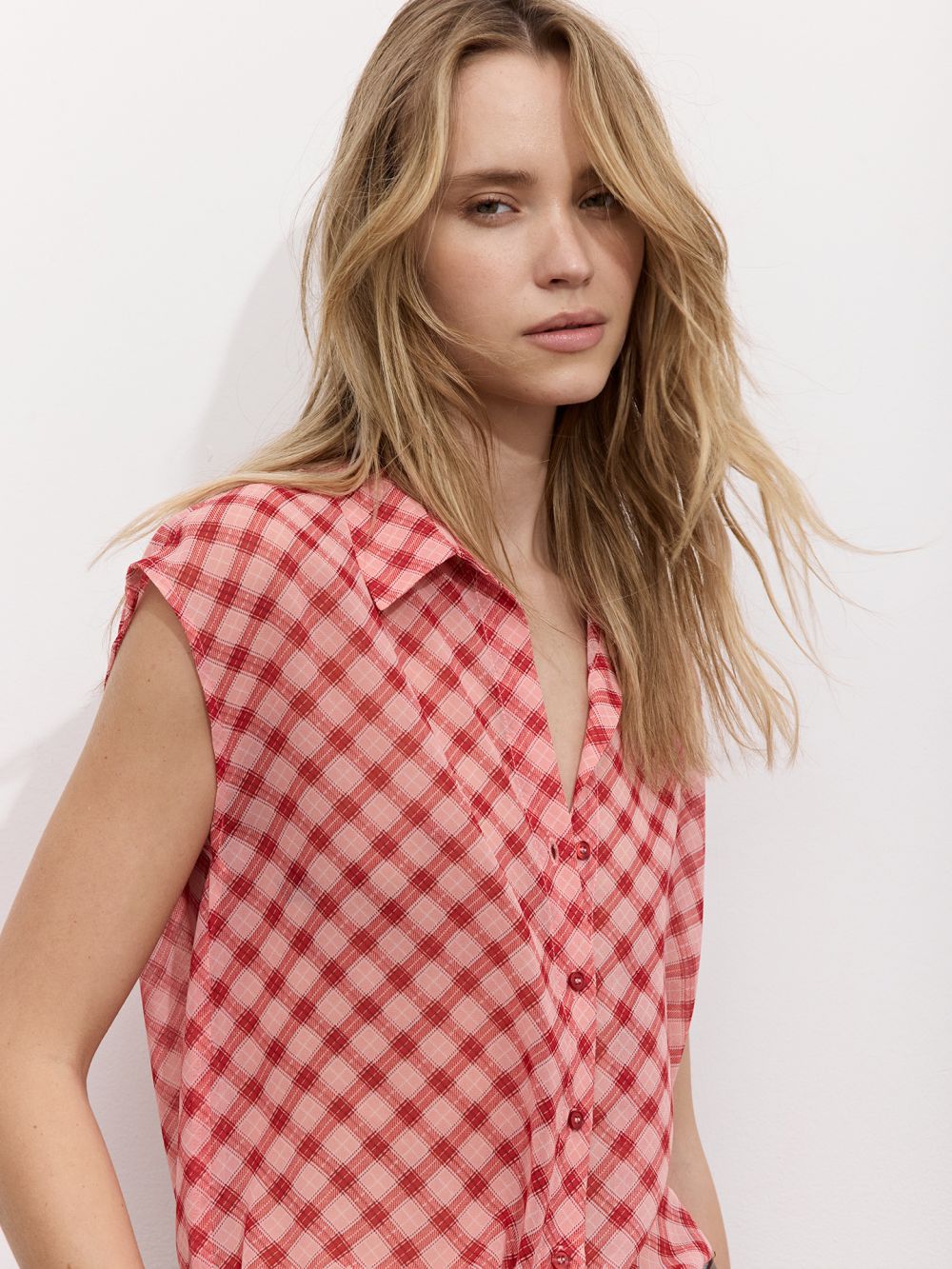 גופייה מכופתרת מבד שיפון