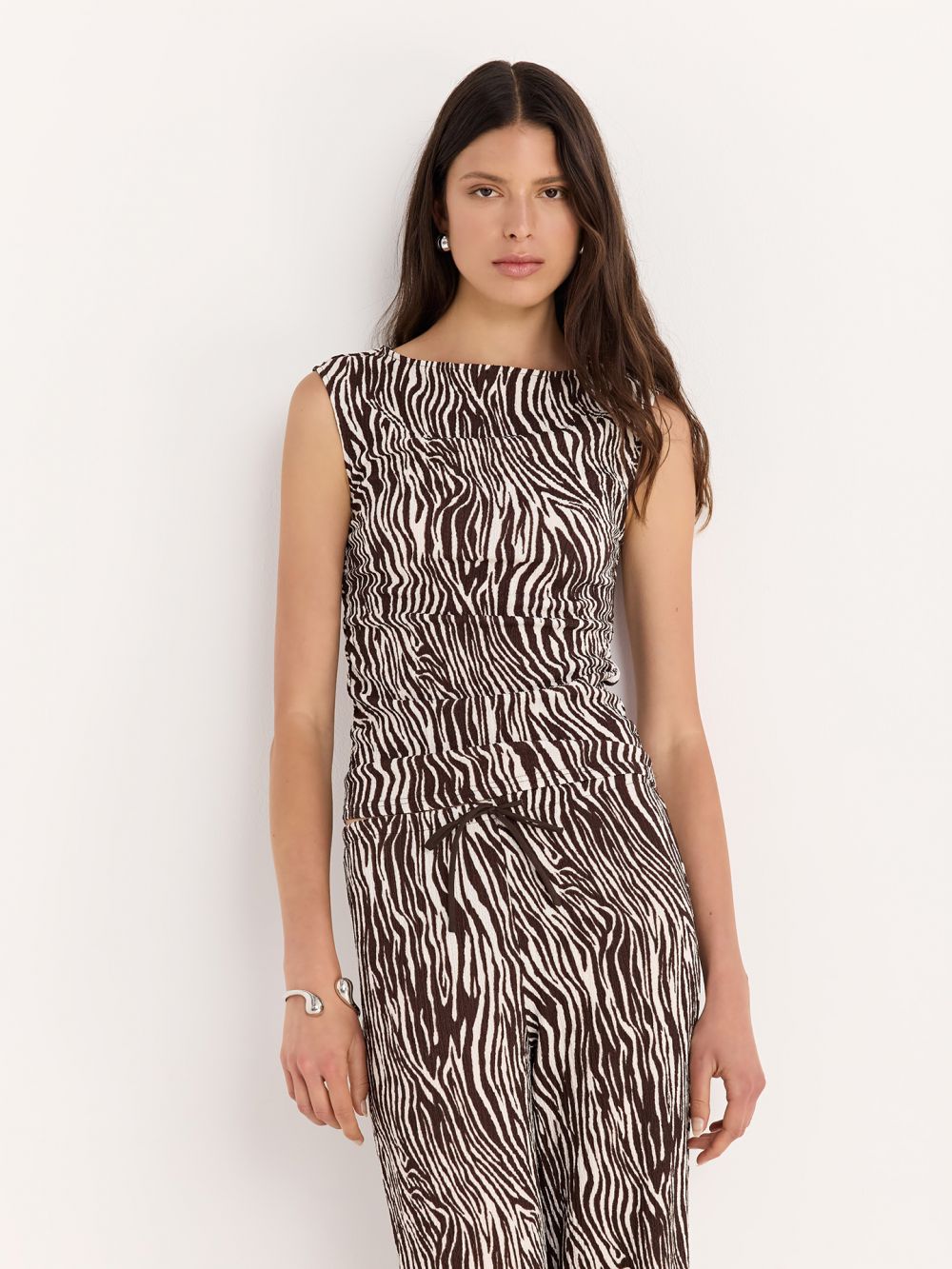 גופיית אריג מבד טקסטורה