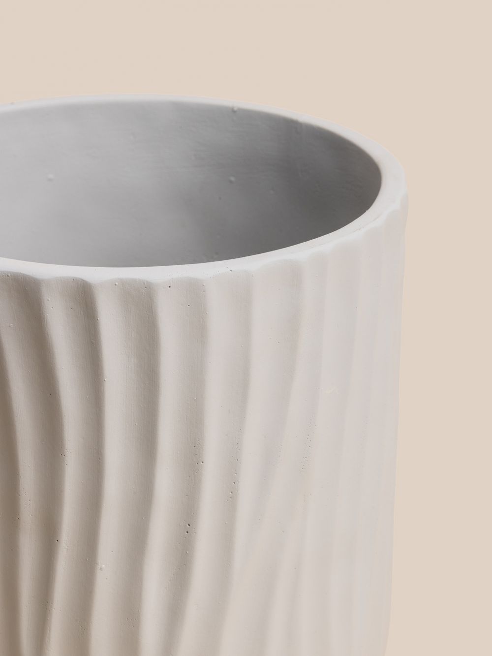 כלי לעציץ בטון פסים אפורים 15.5X16CM