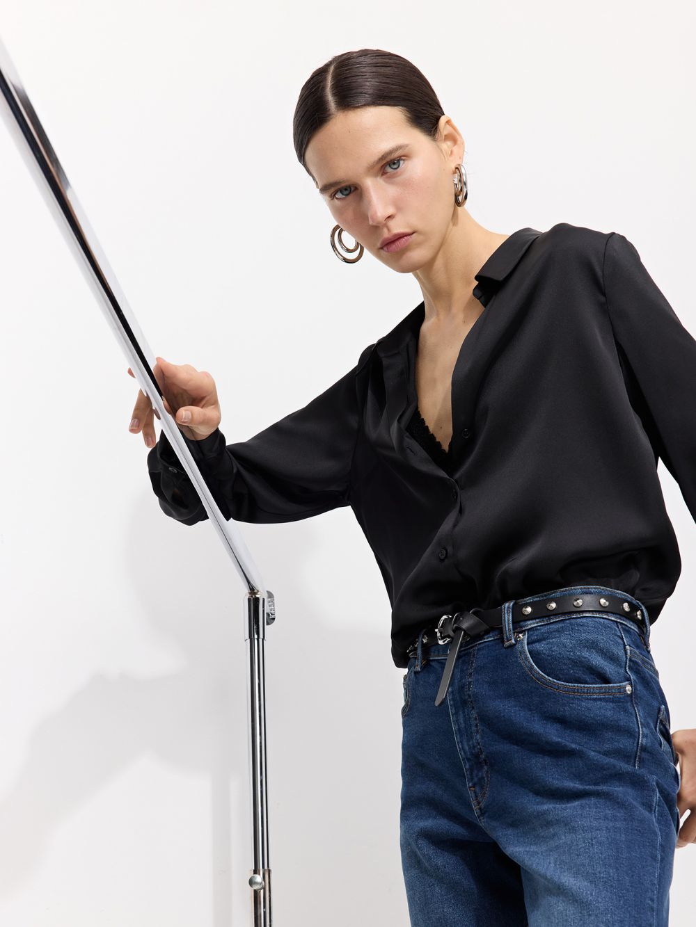 חולצת סאטן מכופתרת