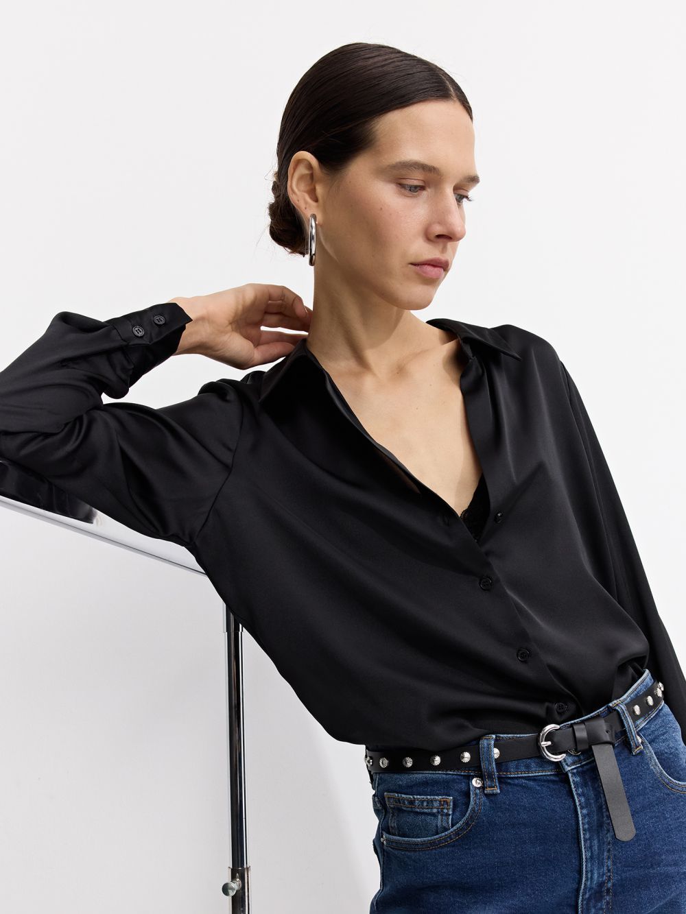 חולצת סאטן מכופתרת