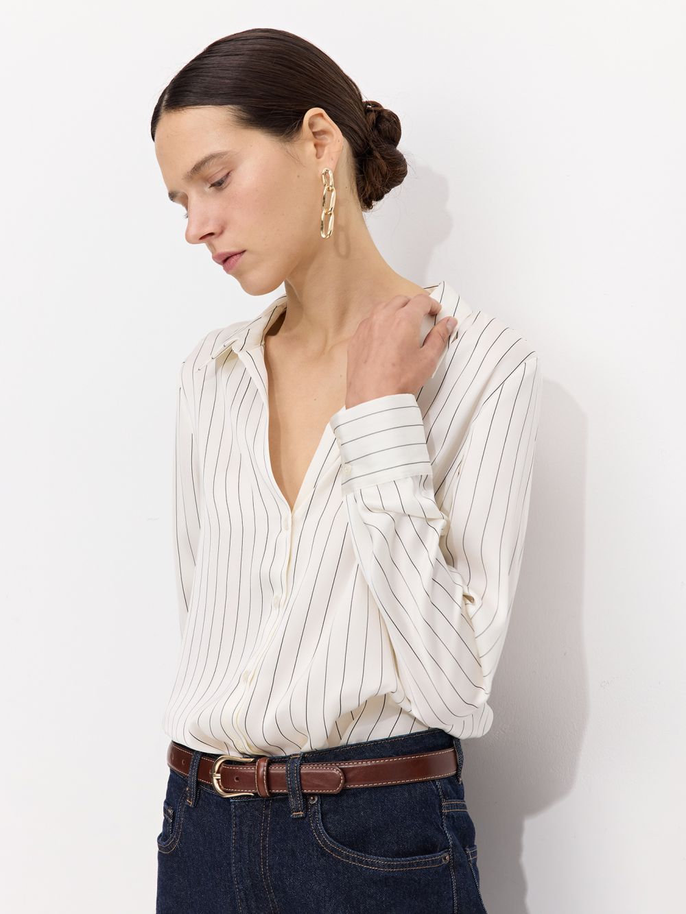 חולצת סאטן מכופתרת