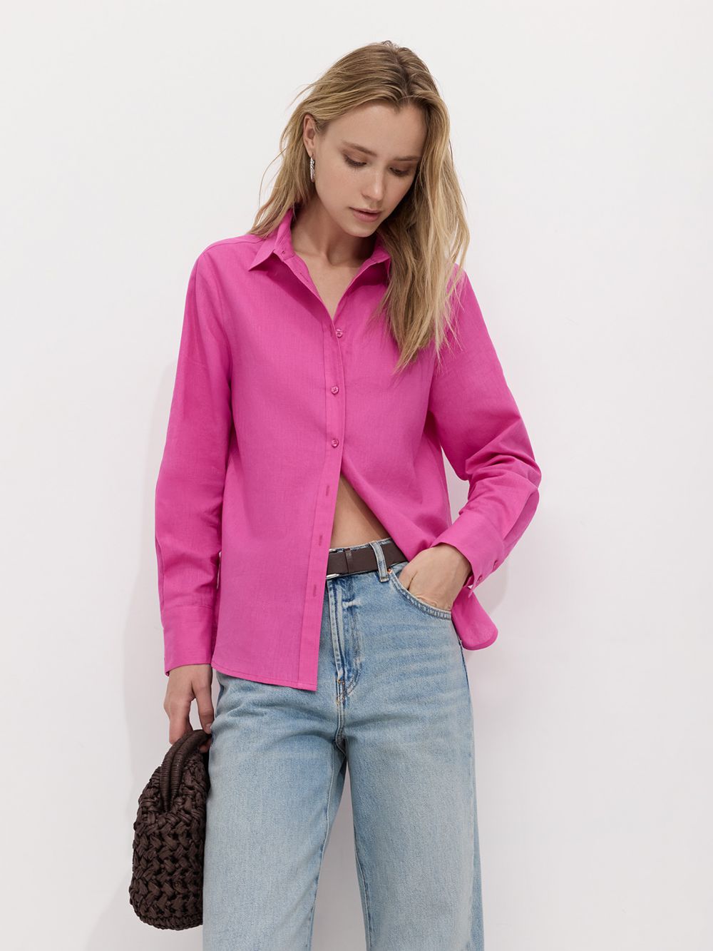 חולצה מכופתרת קלאסית במראה פשתן