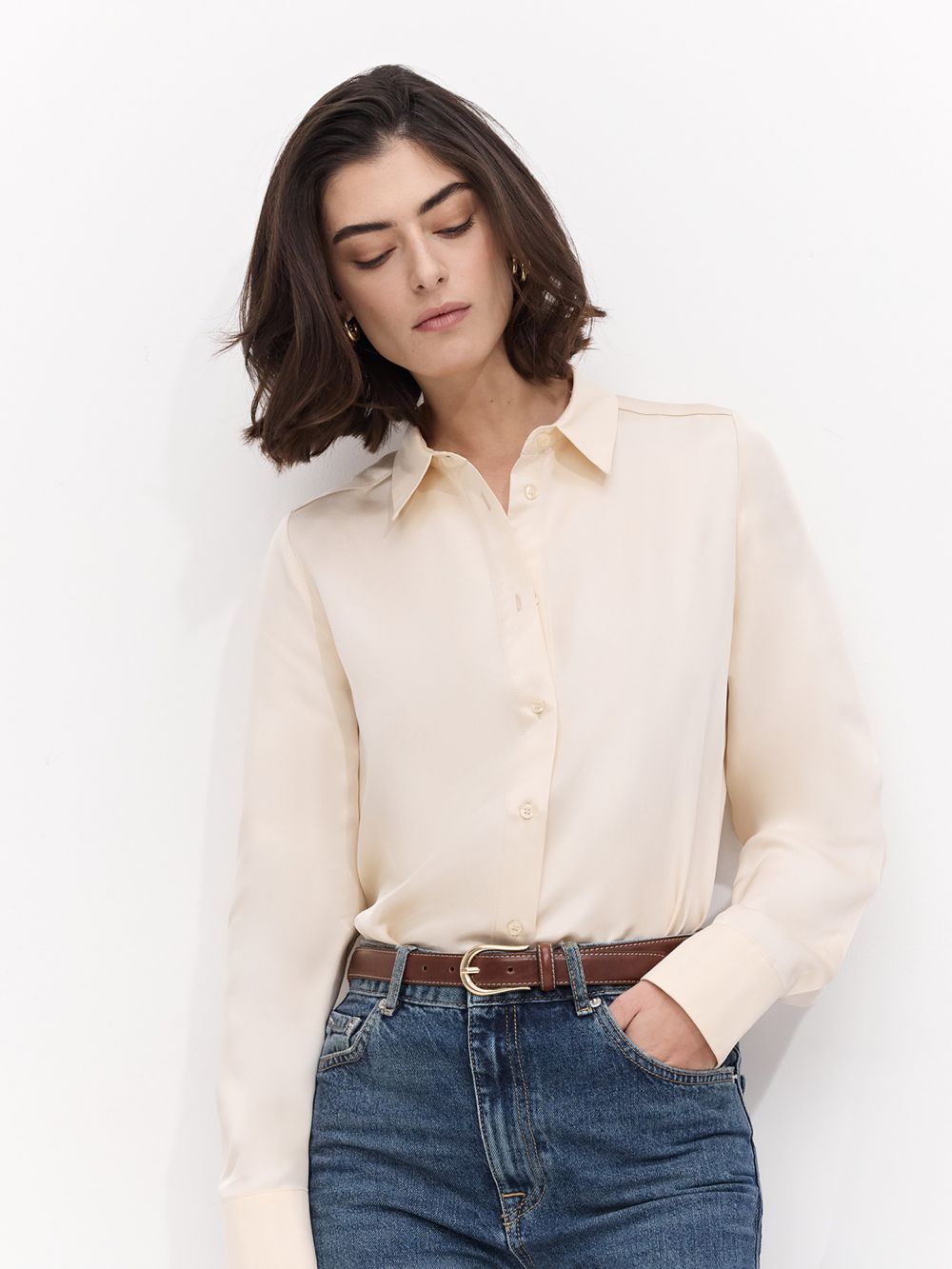 חולצת סאטן מכופתרת