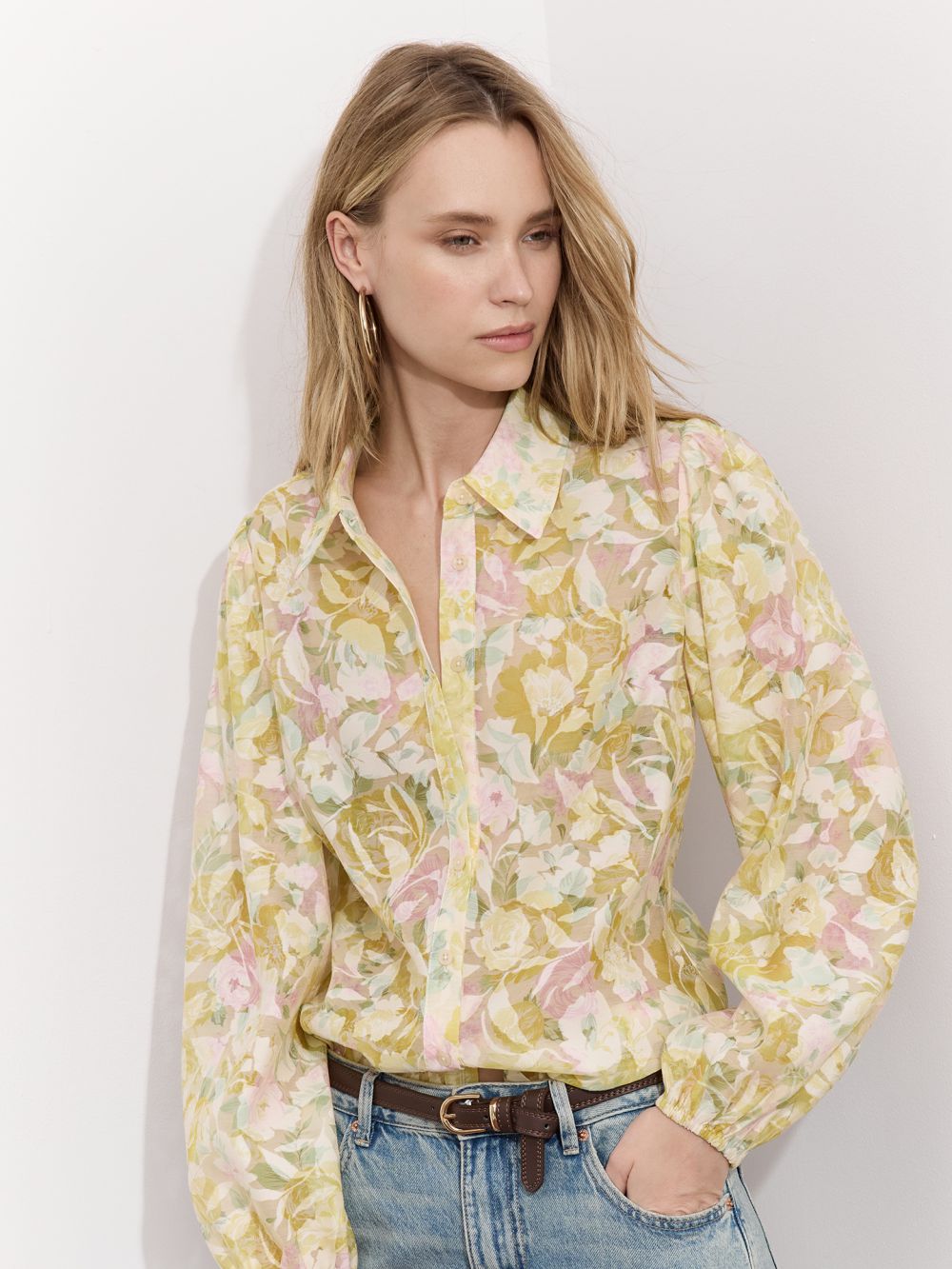 חולצת פרחים מכופתרת