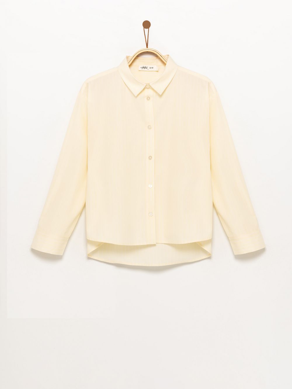 מכופתרת פסים