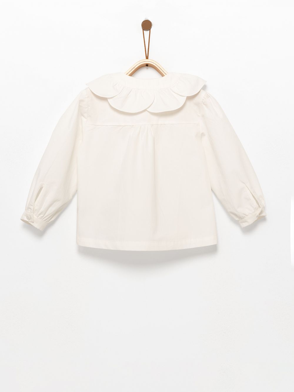 חולצה עם צווארון