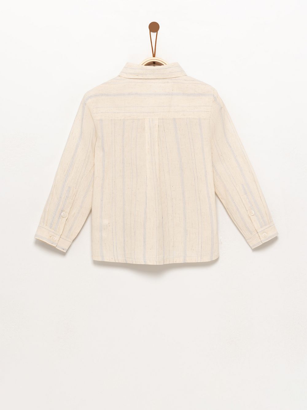 מכופתרת עם פסי קונטרסט